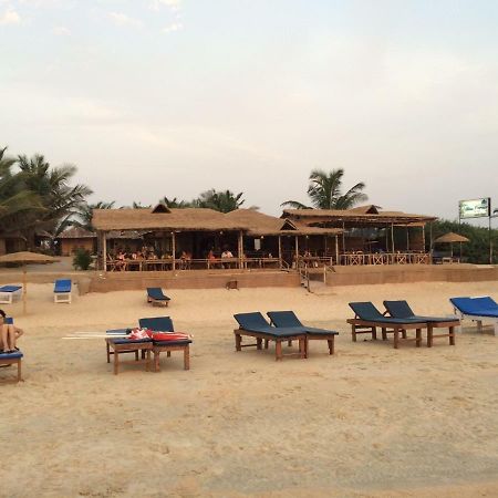 Blue Corner Beach Huts & Restaurant Бенаулим Экстерьер фото