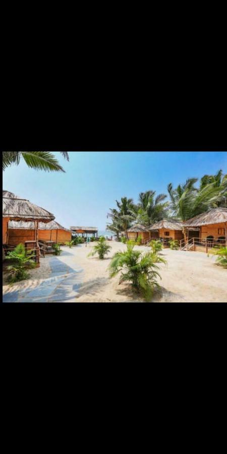 Blue Corner Beach Huts & Restaurant Бенаулим Экстерьер фото