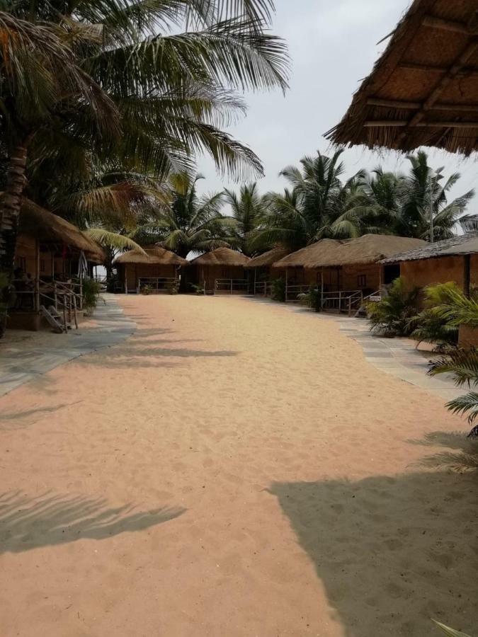 Blue Corner Beach Huts & Restaurant Бенаулим Экстерьер фото