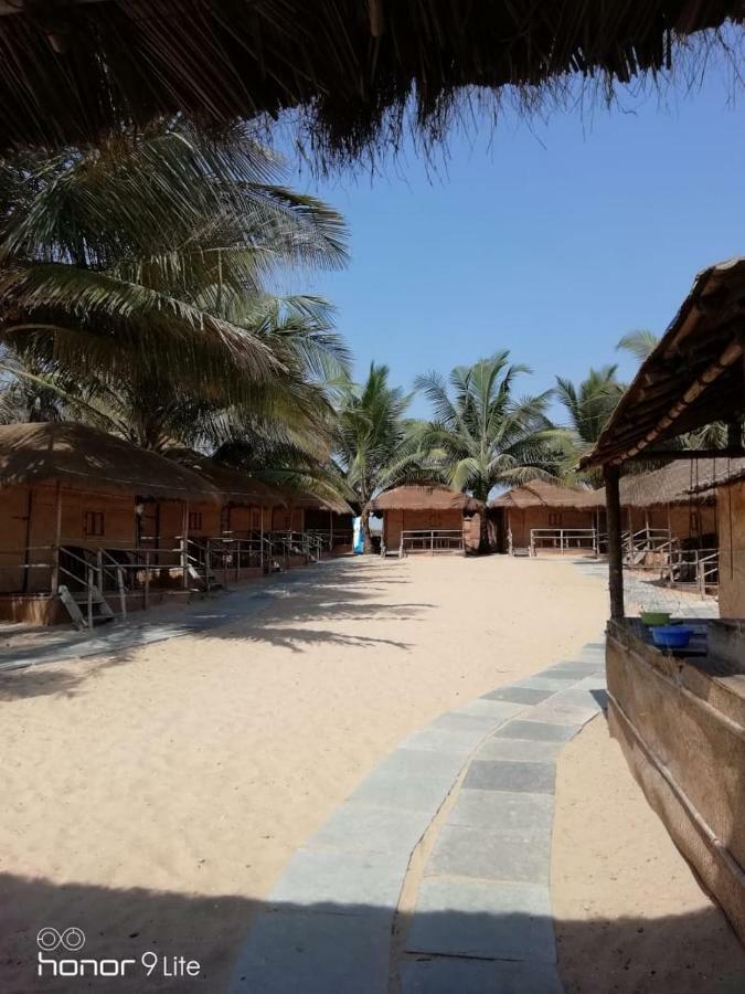 Blue Corner Beach Huts & Restaurant Бенаулим Экстерьер фото