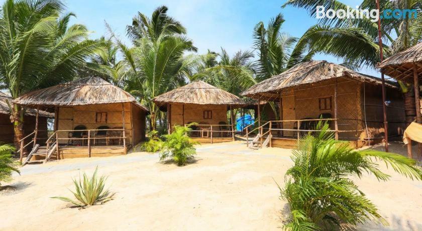 Blue Corner Beach Huts & Restaurant Бенаулим Экстерьер фото