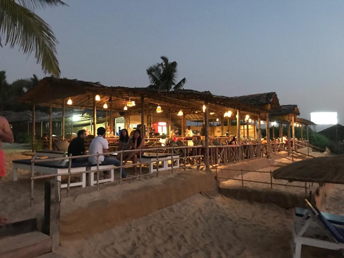 Blue Corner Beach Huts & Restaurant Бенаулим Экстерьер фото
